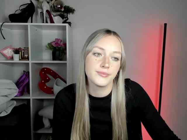 Model: EvelynBlond26