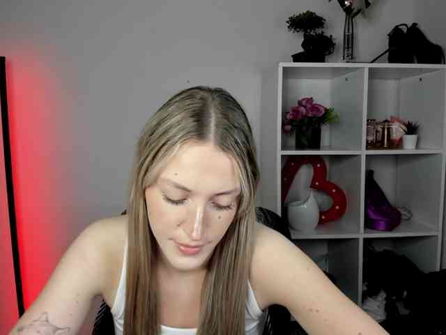 Model: EvelynBlond26