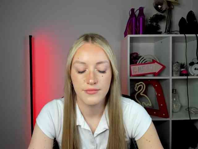 EvelynBlond26