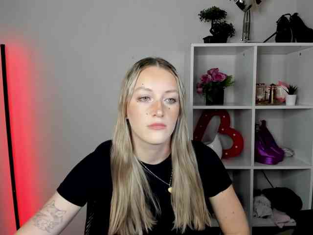 Model: EvelynBlond26