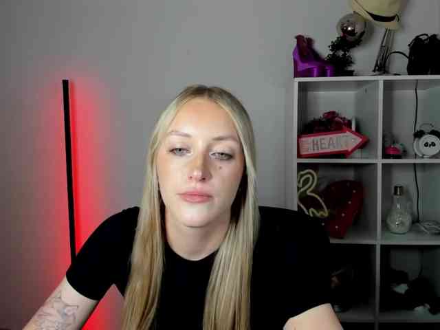 EvelynBlond26