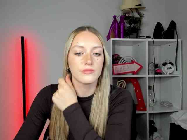 EvelynBlond26