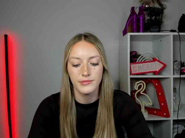 EvelynBlond26