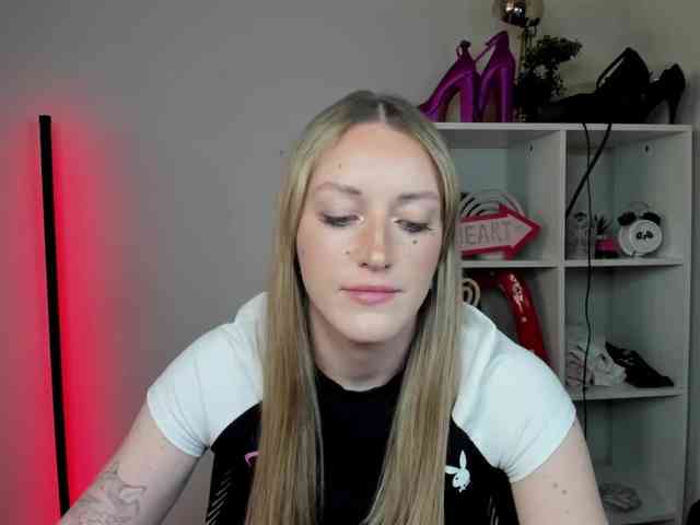 EvelynBlond26
