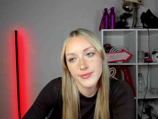 EvelynBlond26