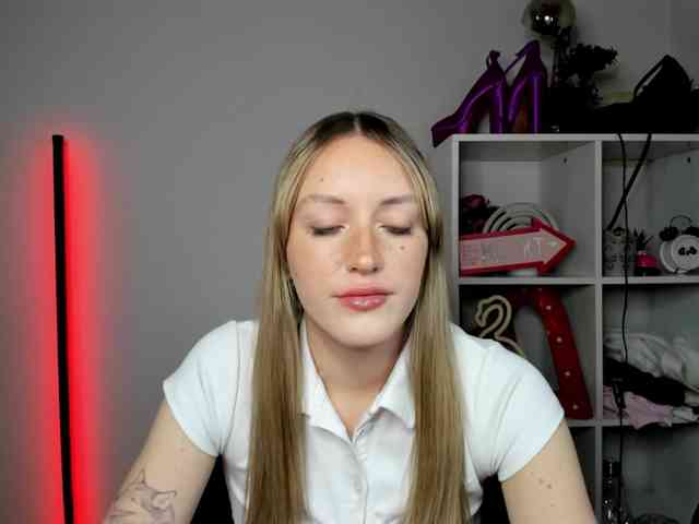 EvelynBlond26