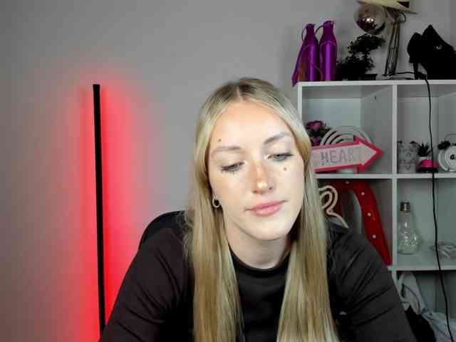 EvelynBlond26