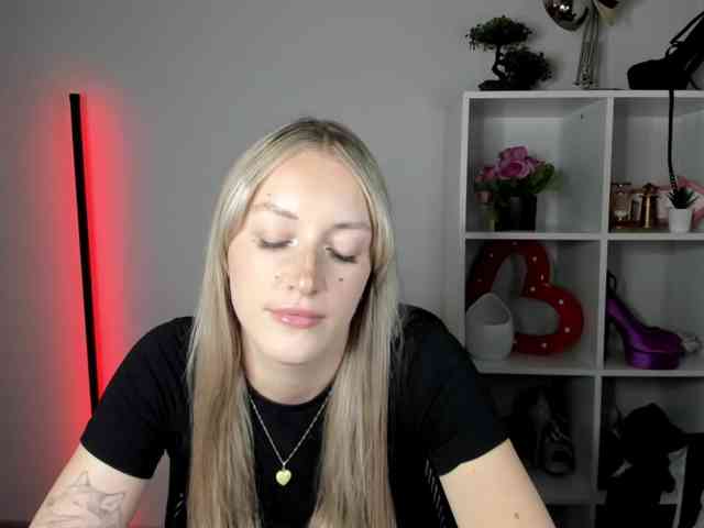 EvelynBlond26