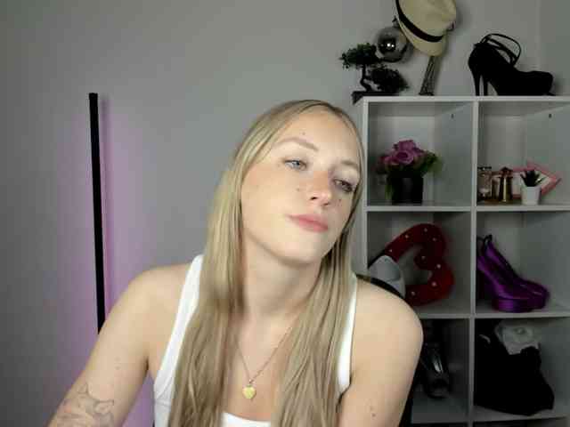 EvelynBlond26