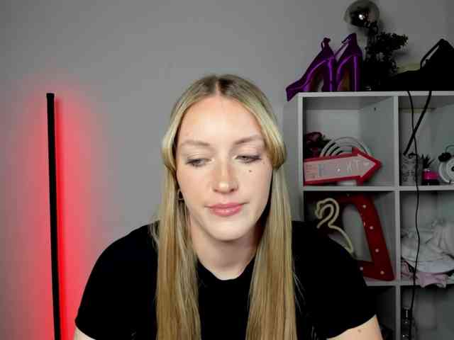 EvelynBlond26