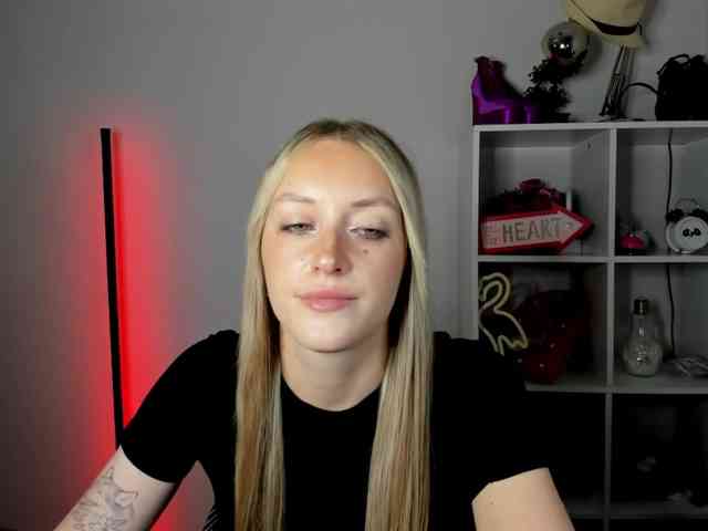 EvelynBlond26