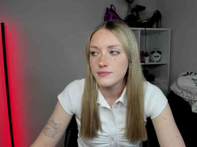 EvelynBlond26