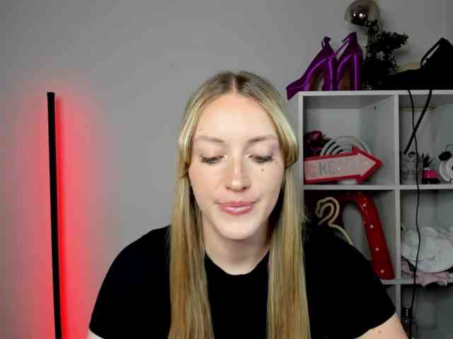 Model: EvelynBlond26