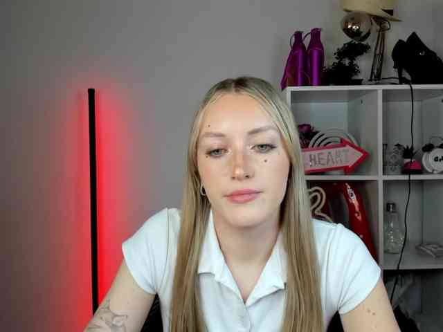EvelynBlond26