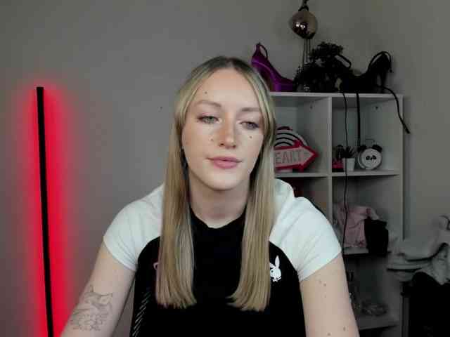 EvelynBlond26