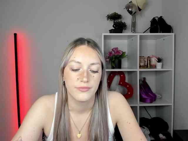 Model: EvelynBlond26