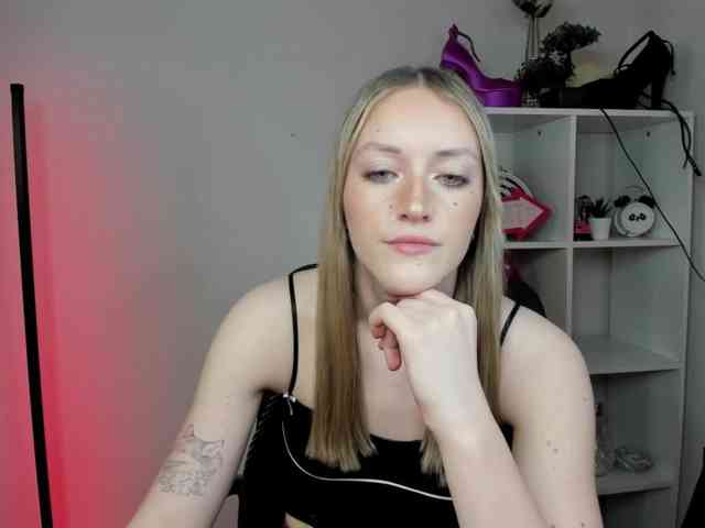 EvelynBlond26