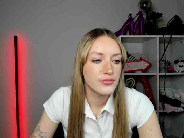 EvelynBlond26