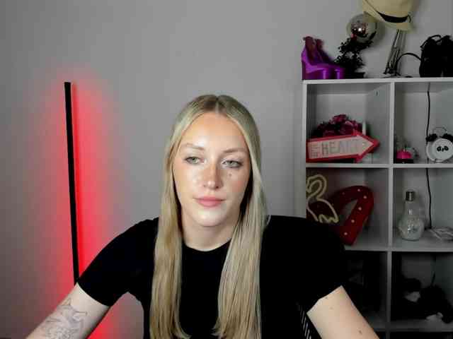 EvelynBlond26