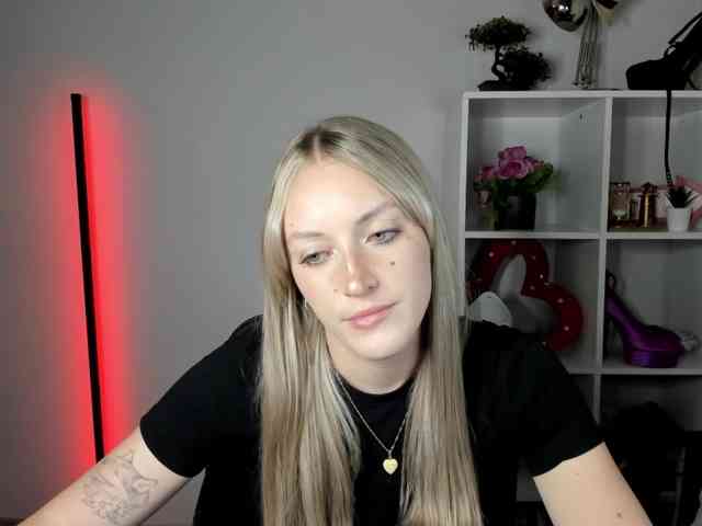 EvelynBlond26