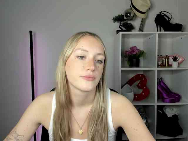 EvelynBlond26