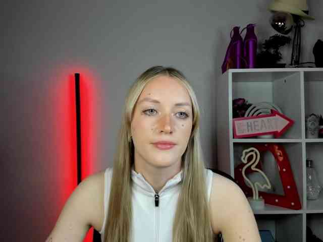 EvelynBlond26
