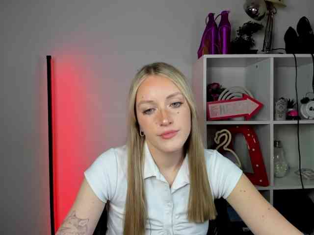 EvelynBlond26