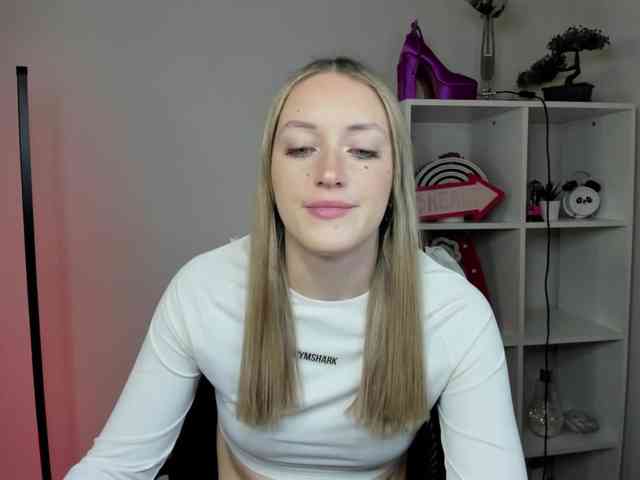 EvelynBlond26