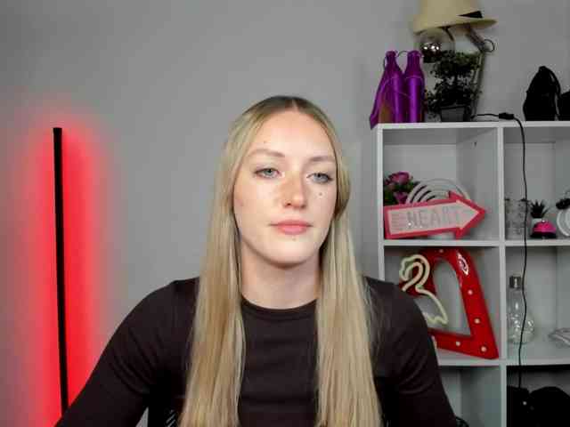 EvelynBlond26