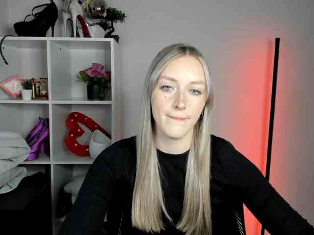 Model: EvelynBlond26