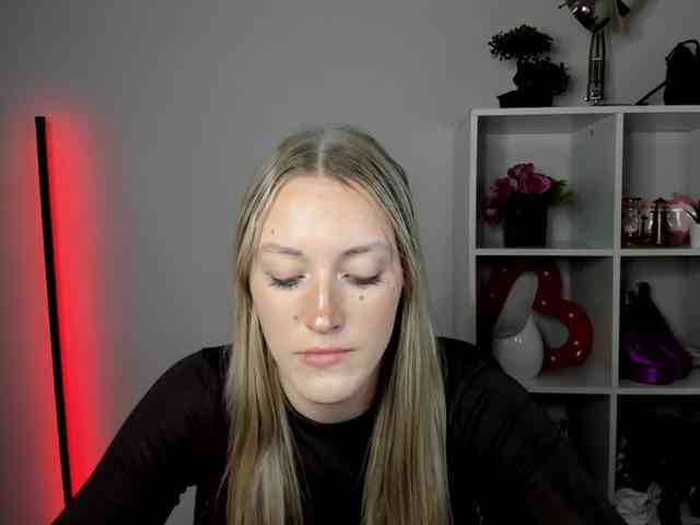 EvelynBlond26