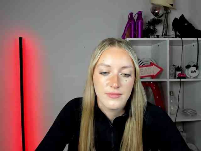 EvelynBlond26