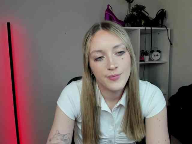 EvelynBlond26