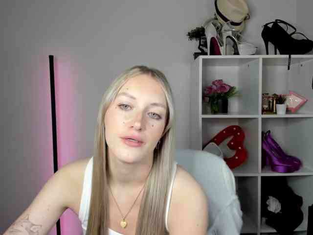EvelynBlond26