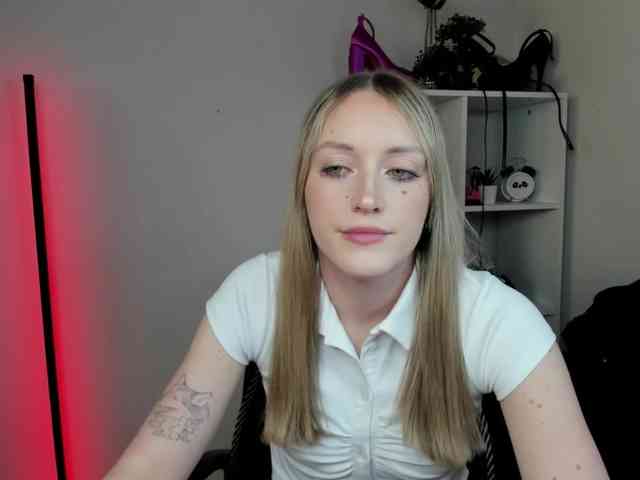 EvelynBlond26