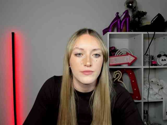 EvelynBlond26