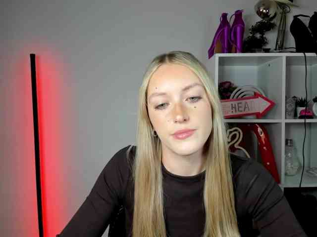 Model: EvelynBlond26