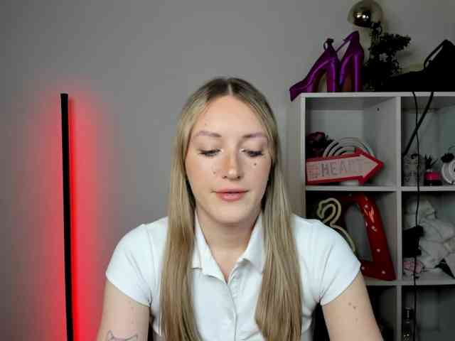 EvelynBlond26