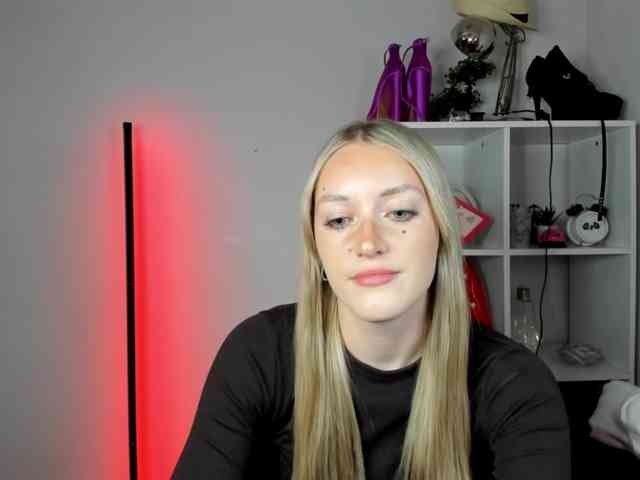 EvelynBlond26