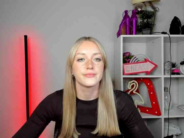 EvelynBlond26