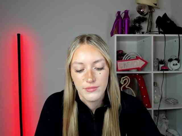 EvelynBlond26