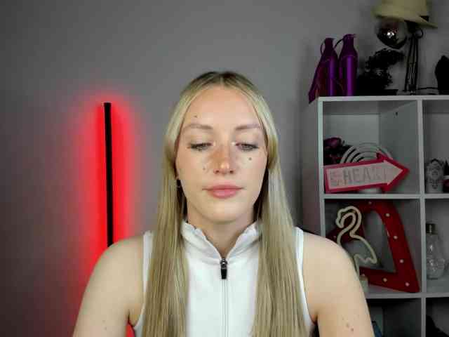 EvelynBlond26