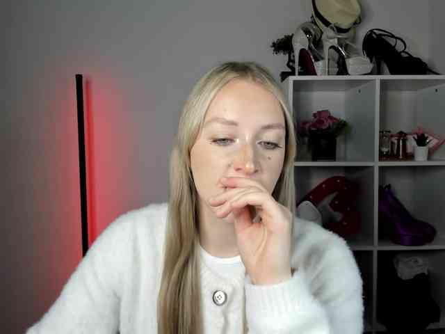 EvelynBlond26