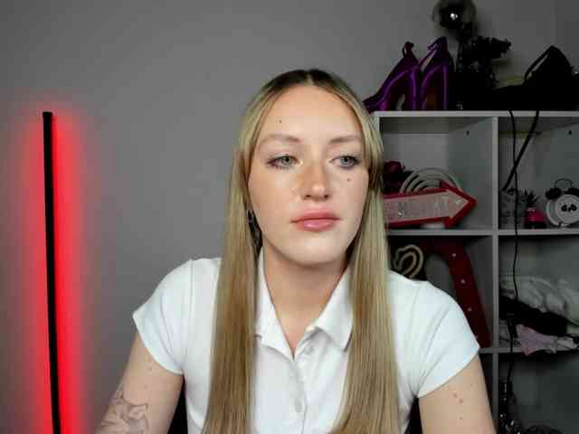 EvelynBlond26