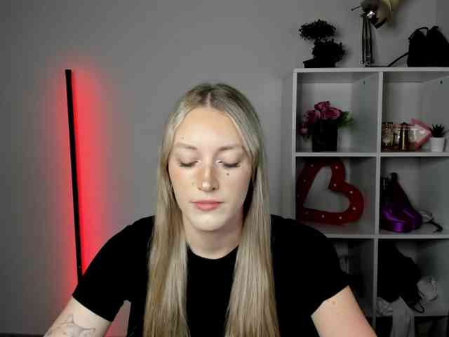 Model: EvelynBlond26
