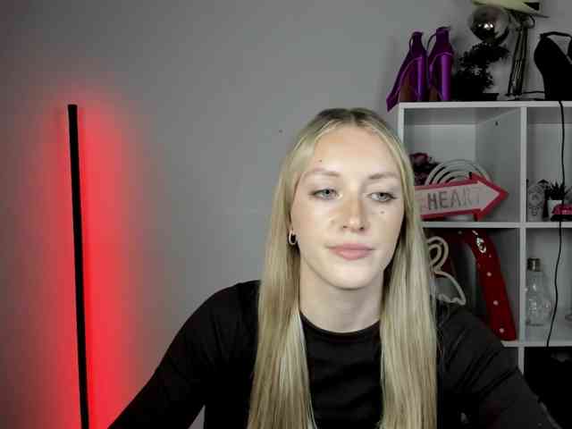 EvelynBlond26