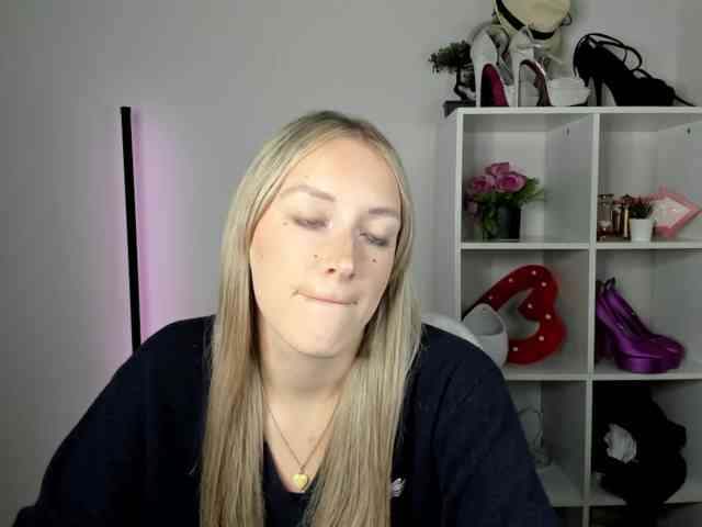 EvelynBlond26