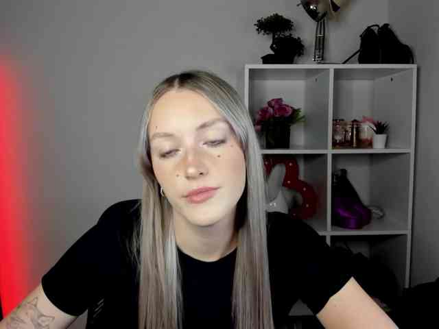 Model: EvelynBlond26