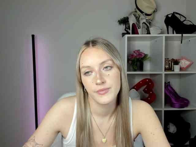 Model: EvelynBlond26