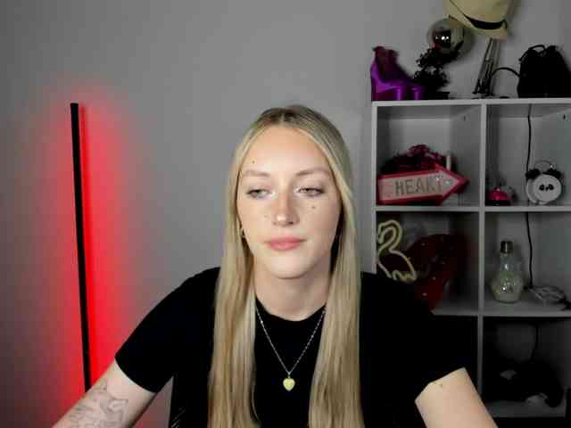 EvelynBlond26